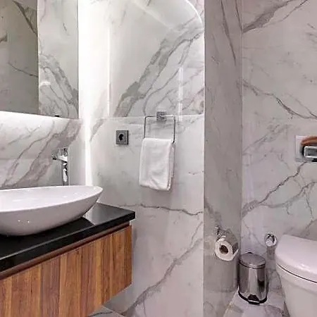 Hotel Xenia 3*