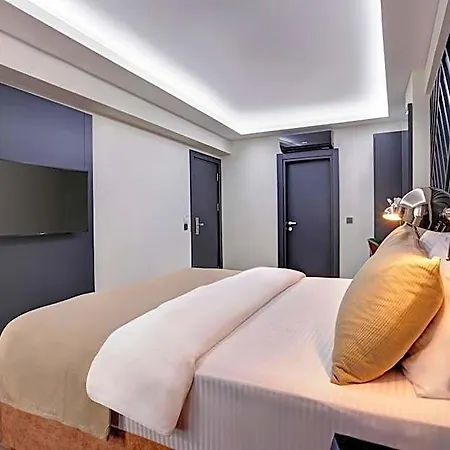 Hotel Xenia 3*