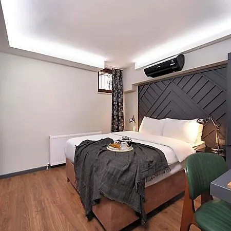Hotel Xenia 3*
