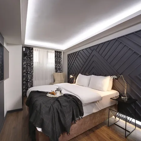 Hotel Xenia 3*